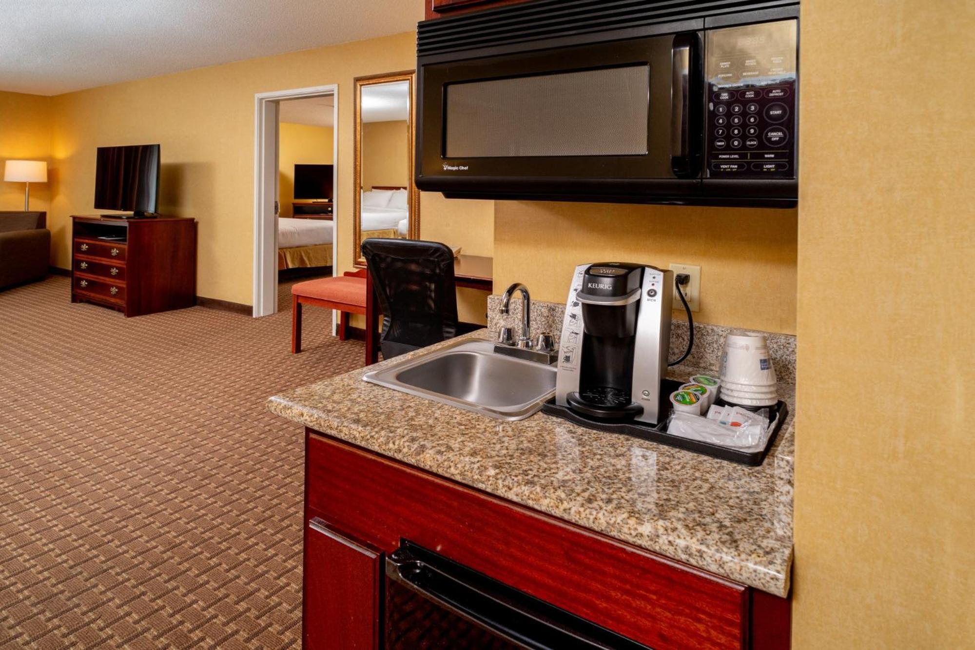 Holiday Inn Express And Suites Hazard By Ihg Eksteriør bilde
